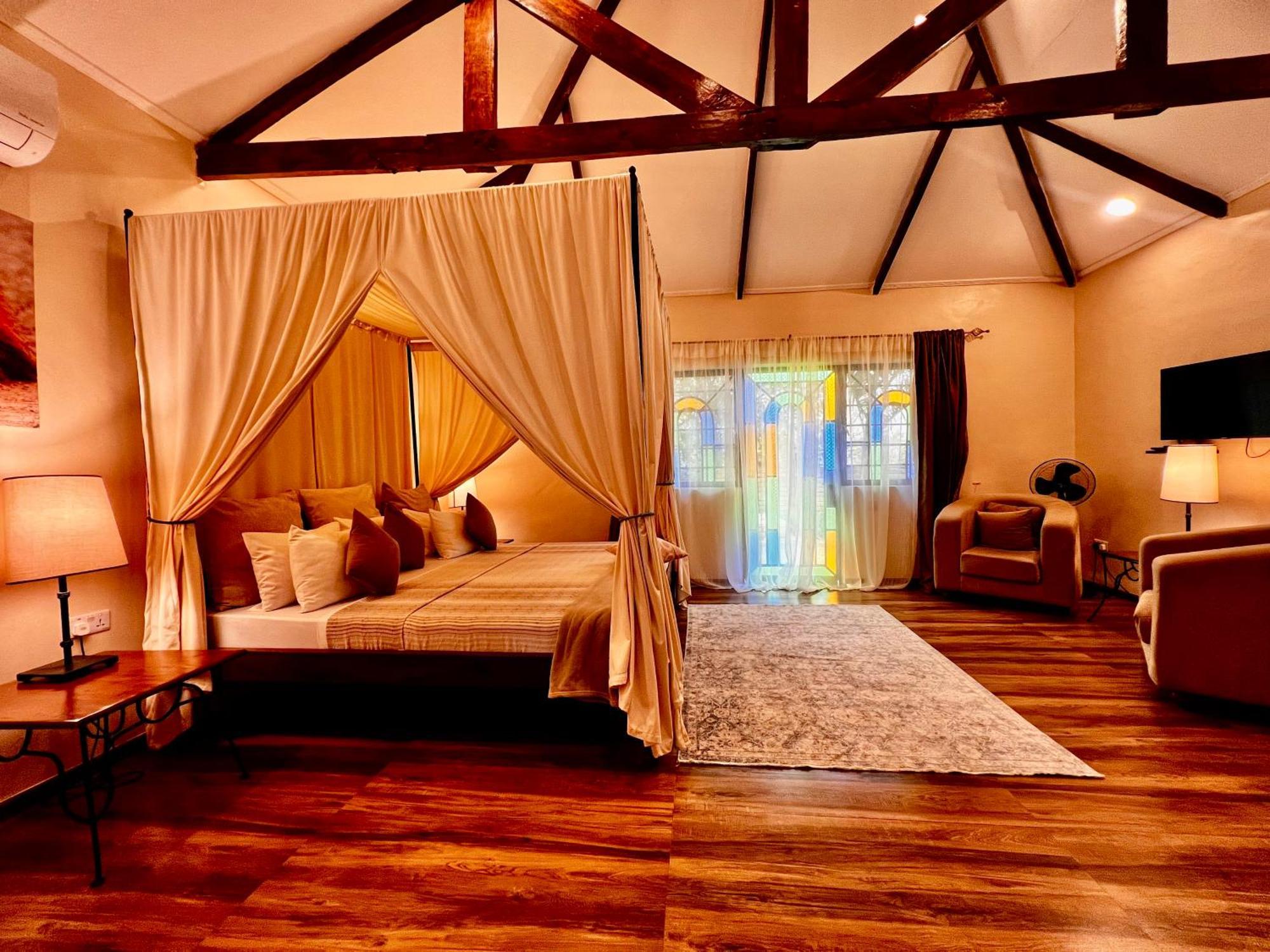 Pink Flamingo Boutique Hotel 모시 외부 사진